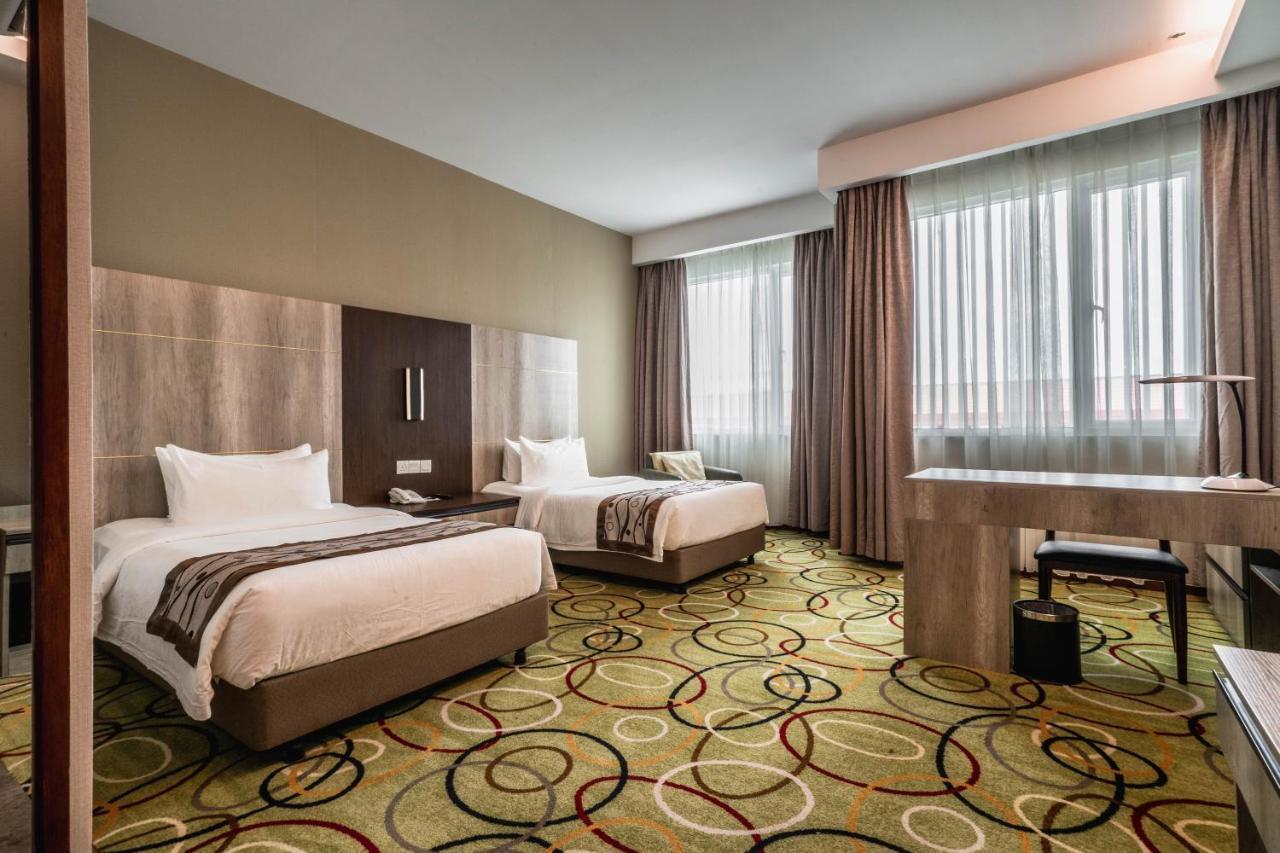 Ano Hotel Miri Exteriér fotografie